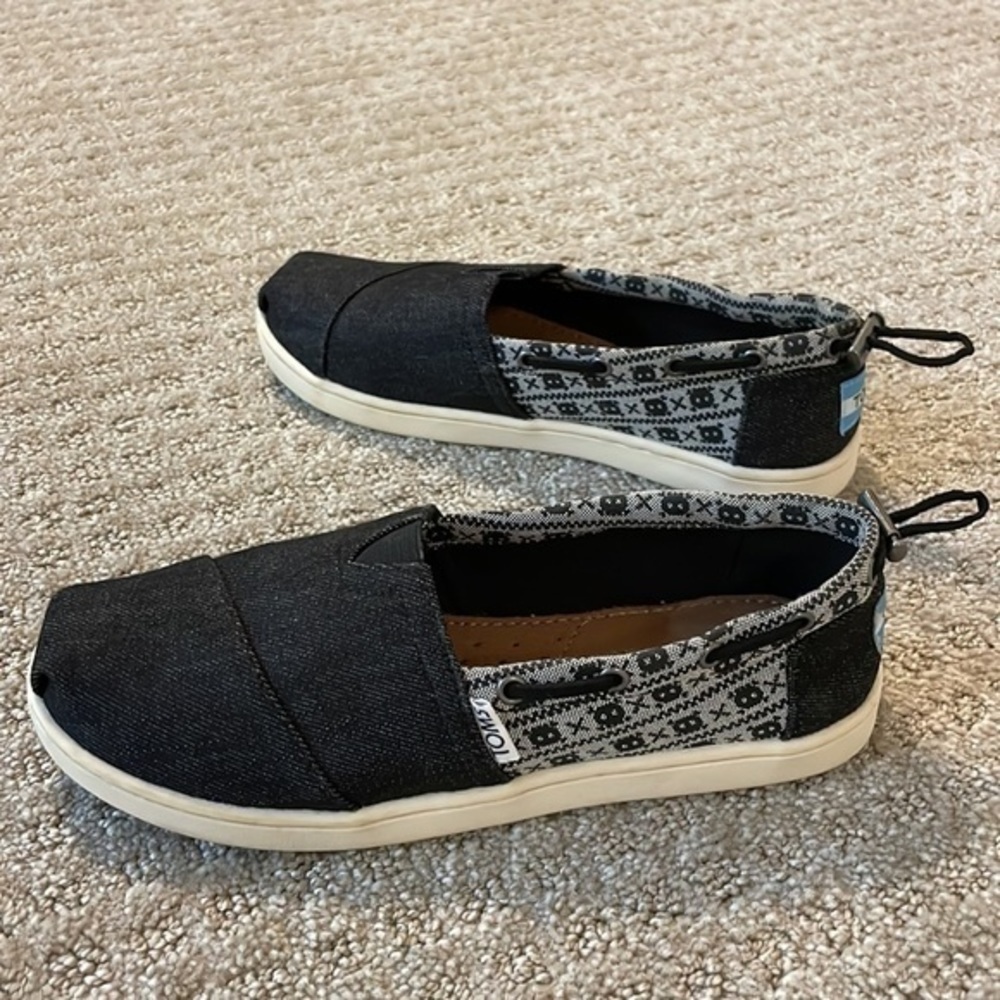 Toms Kids Skull and Crossbones Loafer Shoes - Picture 7 of 9